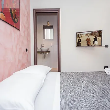 Alojamento de Acomodação e Pequeno-almoço Domus Regis Cagliari