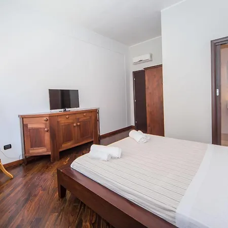 Domus Regis Bed & Breakfast 3*